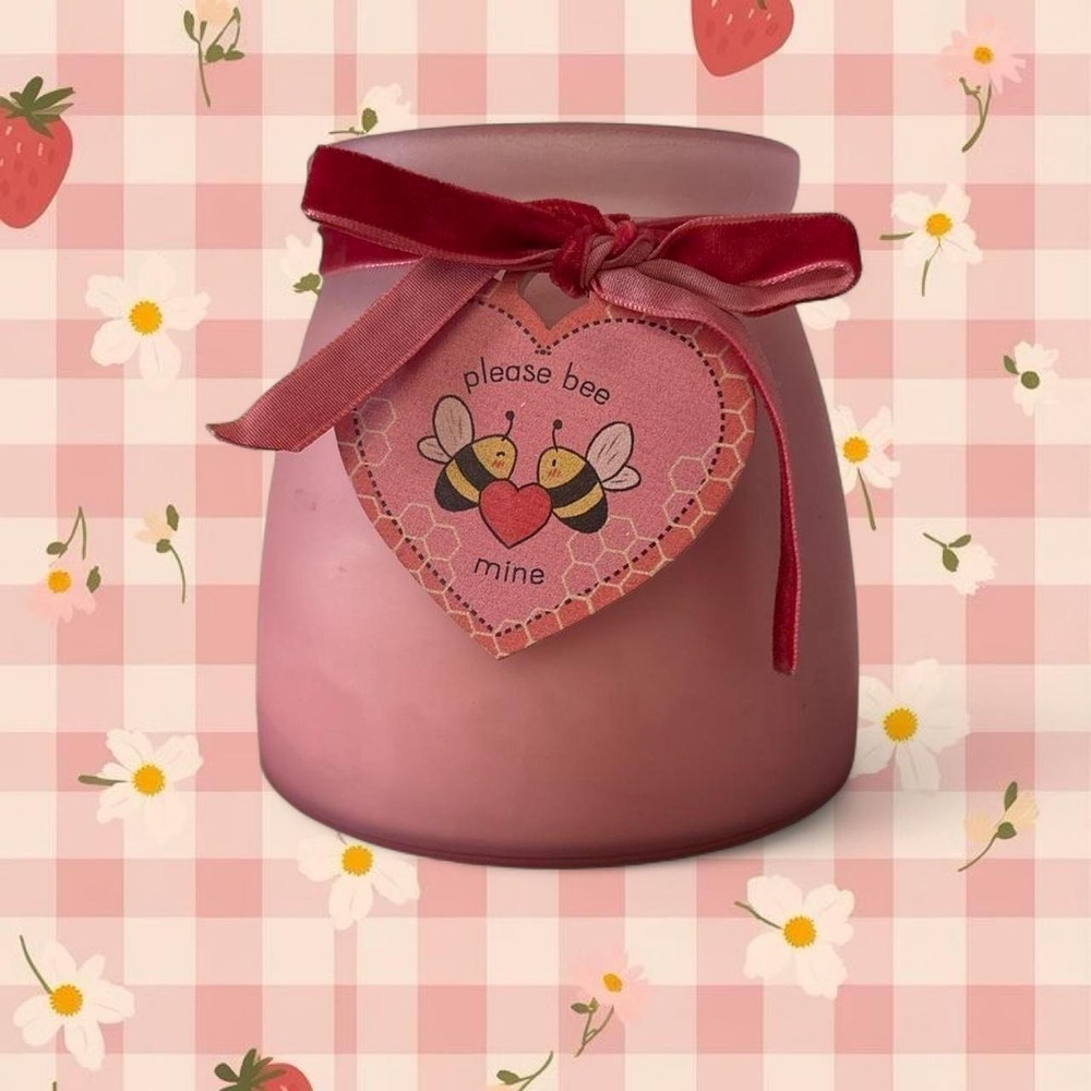 Pink honey jar styled candle with ribbon bumble bee